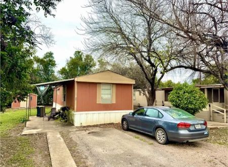 Wayside Mobile Home Park in New Braunfels