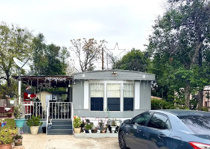 Wayside Mobile Home Park in New Braunfels Picture 7