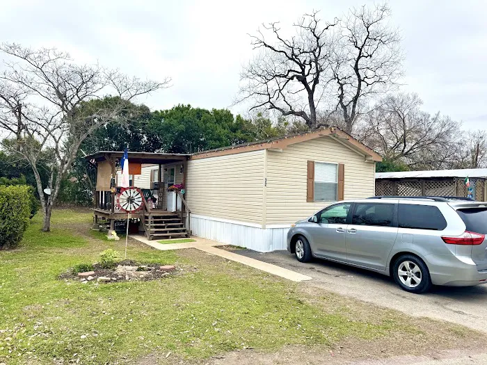 Wayside Mobile Home Park in New Braunfels Picture 8