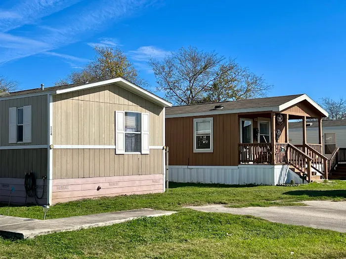 Pecan Way Mobile Home Park Picture 2