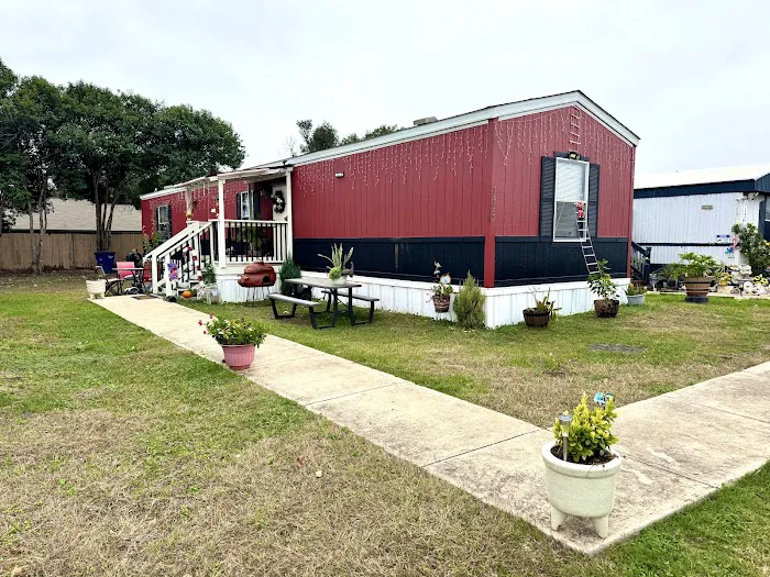 Pecan Way Mobile Home Park Picture 7