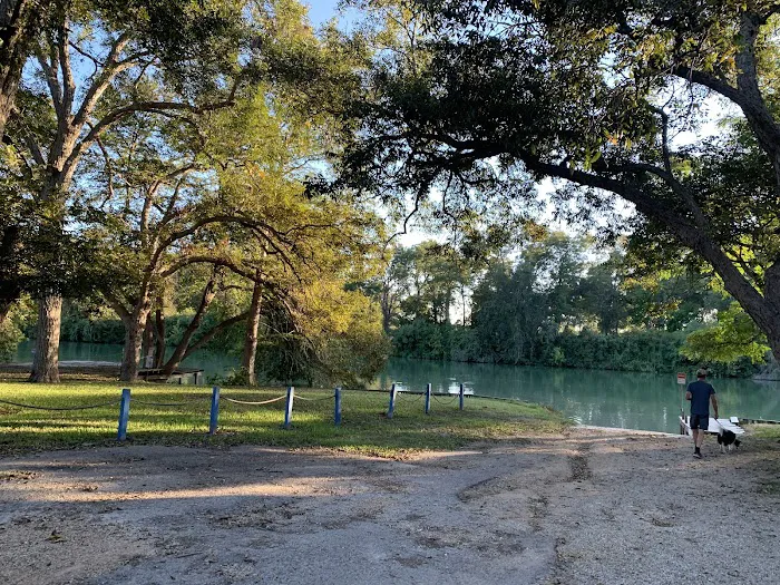 River Shade RV Park Picture 2
