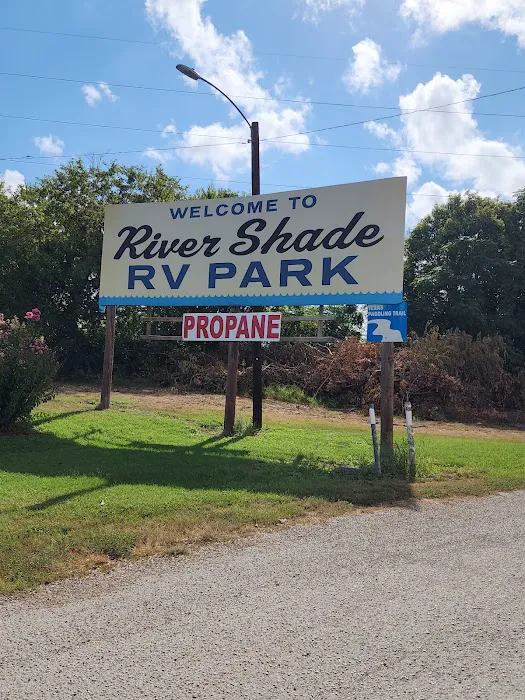 River Shade RV Park Picture 5