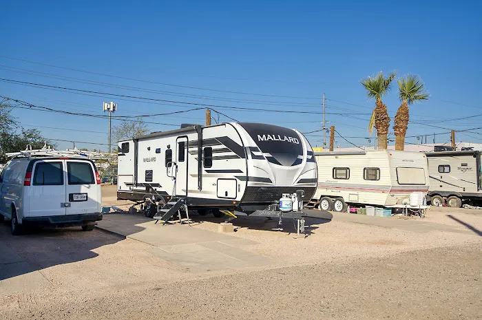 Plaza Verde RV & Mobile Home Park Picture 7