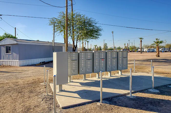 Plaza Verde RV & Mobile Home Park Picture 11