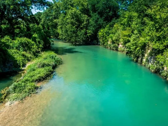 Mammoth Bend RV Park Picture 3