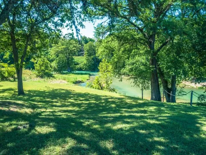 Mammoth Bend RV Park Picture 4