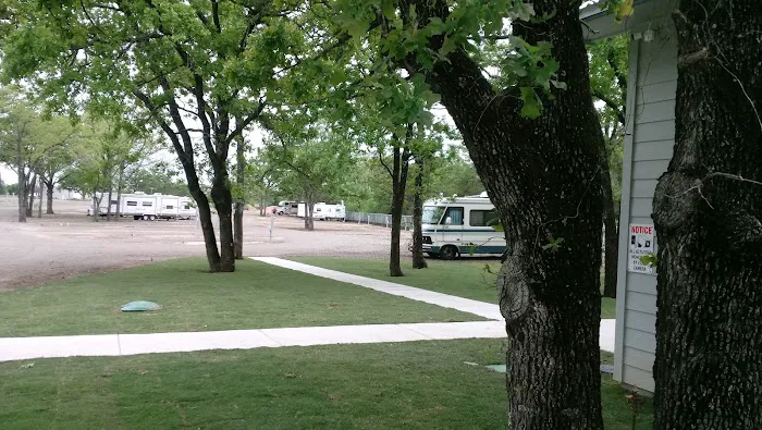 Sunny Bastrop RV Park Picture 4