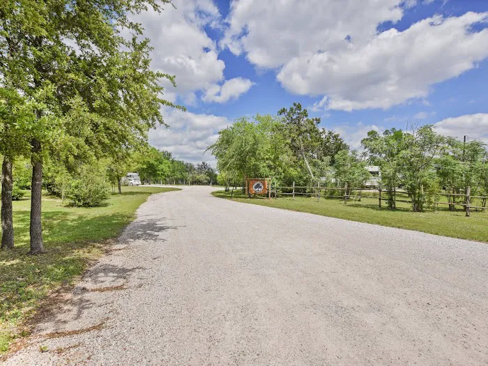 Cedar Bend RV Park Picture 7