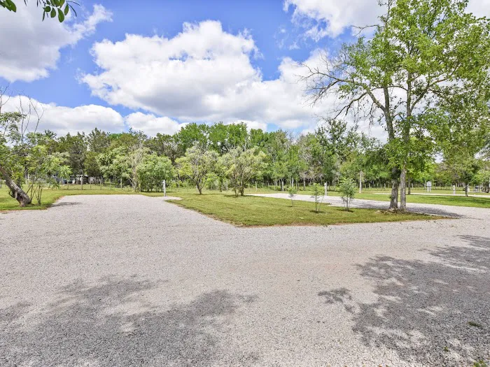 Cedar Bend RV Park Picture 6