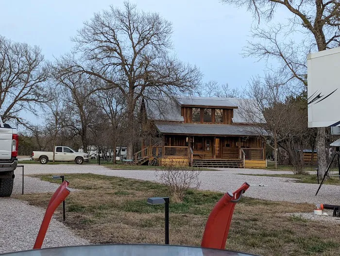 Cedar Bend RV Park Picture 10