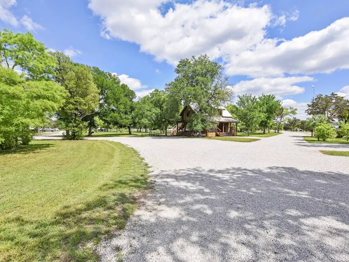 Cedar Bend RV Park Picture 8