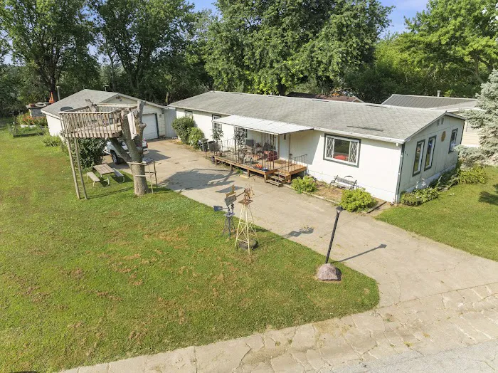 Oak Point Estates Picture 2
