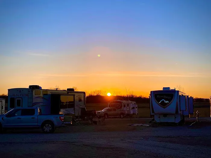 Sunset at Blue Oasis RV Park Picture 6