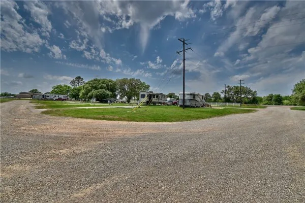 Elm Creek RV Park Picture 3