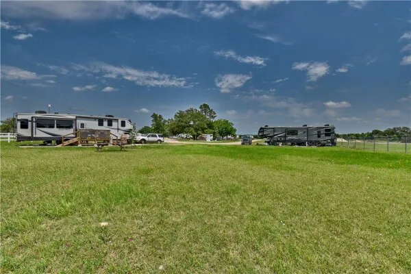 Elm Creek RV Park Picture 10