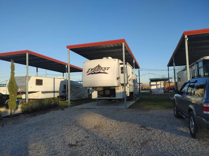 Paradise Park RV Community Picture 2