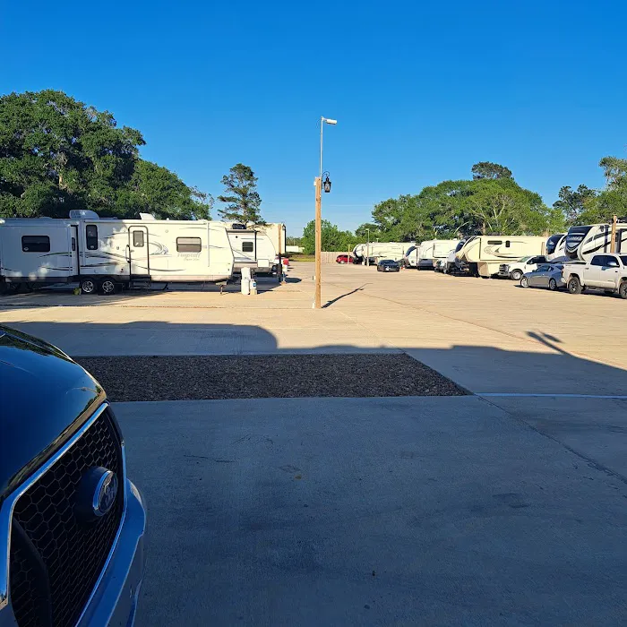 Sealy RV Park Picture 1