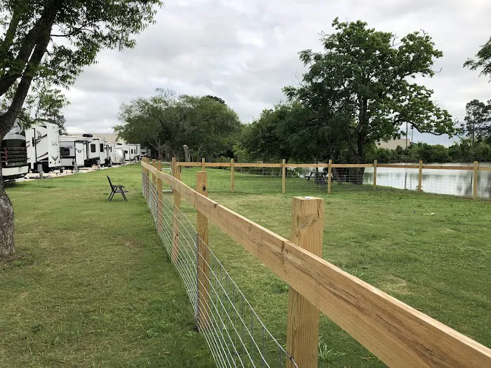 Sealy RV Park Picture 10