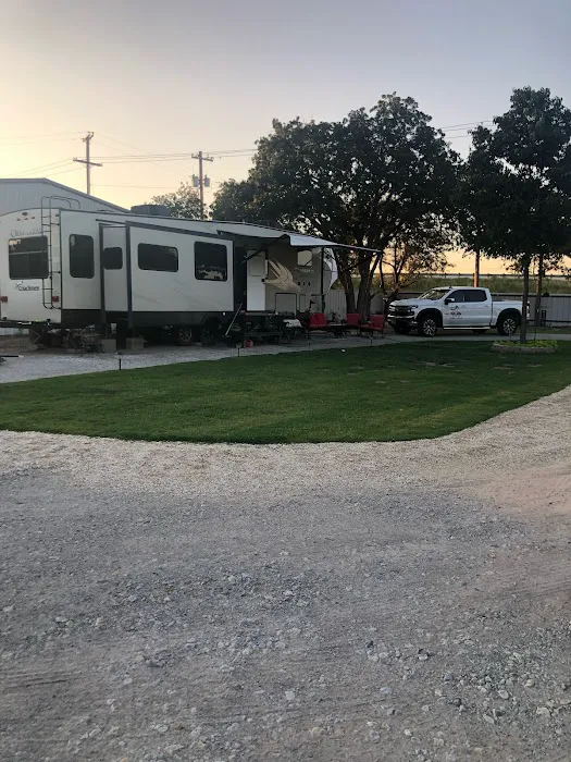 Classy Hitches RV Park Picture 3