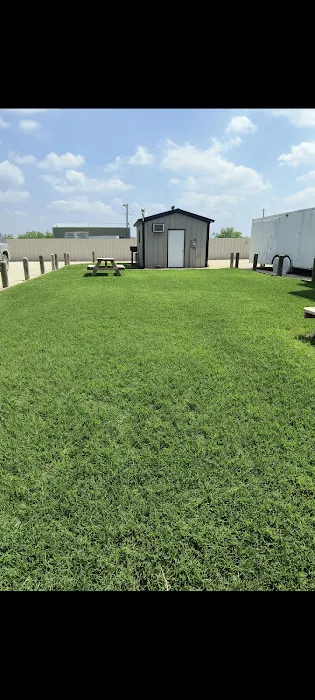 Elmdale Covered RV Park Picture 6