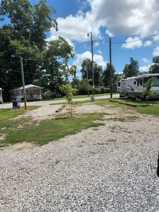 Tom Bell's rv park, boat landing and trailer rentals Picture 2