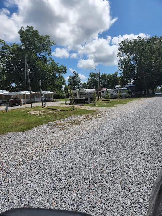 Tom Bell's rv park, boat landing and trailer rentals Picture 7
