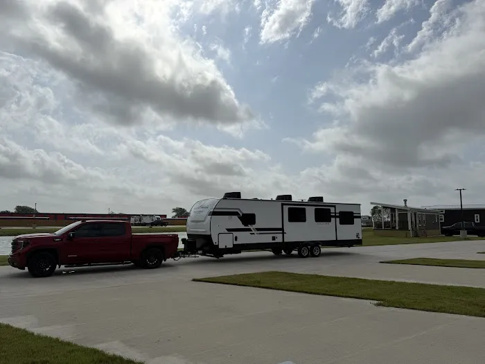 Sunset Point RV Park & Storage Picture 2