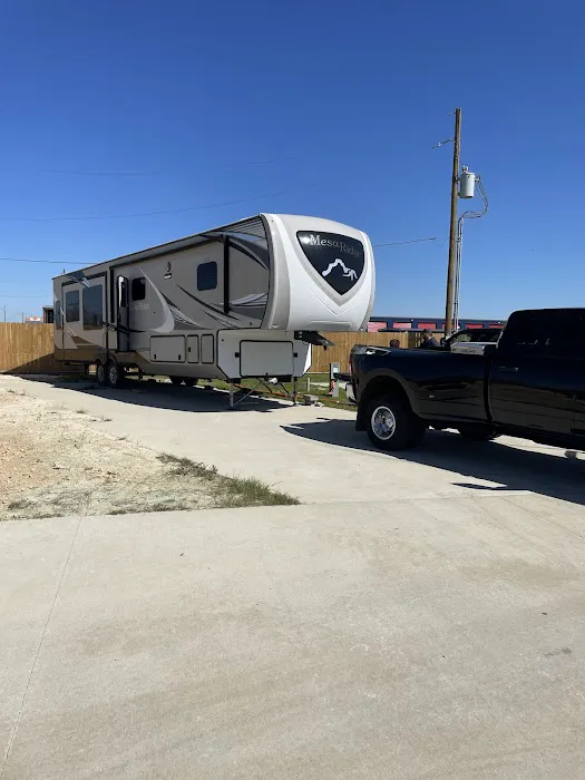 Sunset Point RV Park & Storage Picture 4