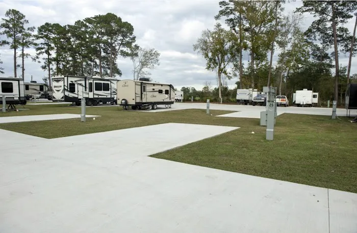 Royal Oaks RV Park Picture 2