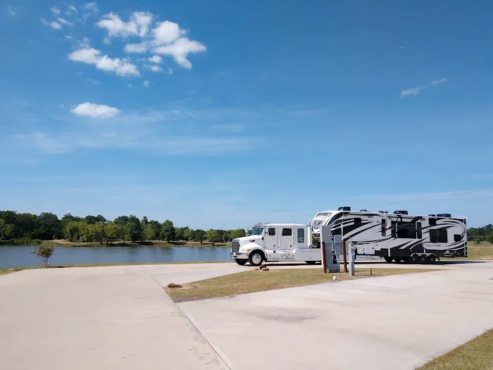 East Fork RV Resort Picture 5