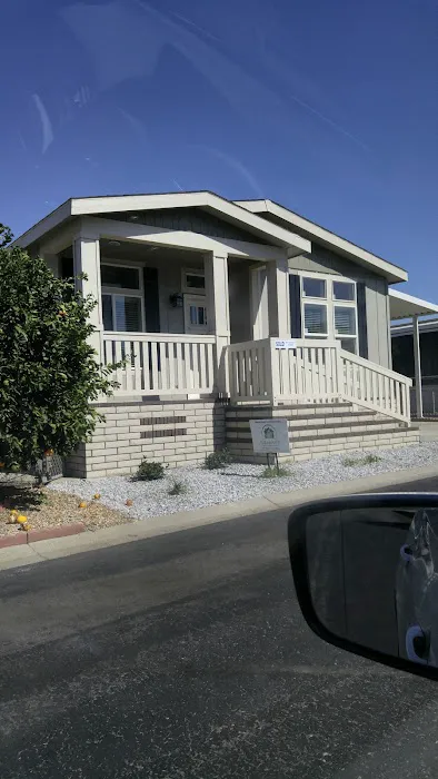 Village Grove Mobile Home Picture 3