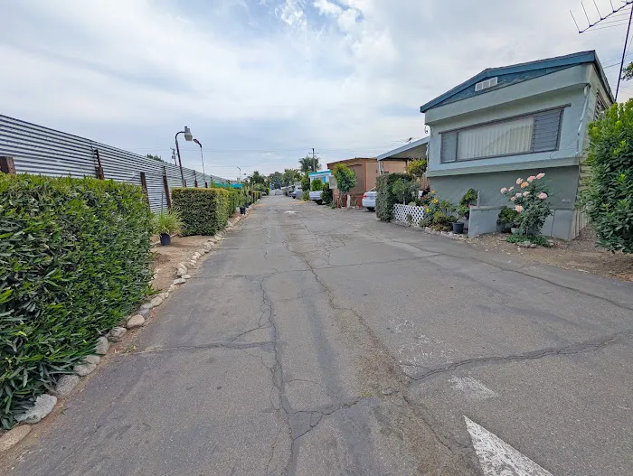 Golden Arrow Mobile Home Park Picture 6