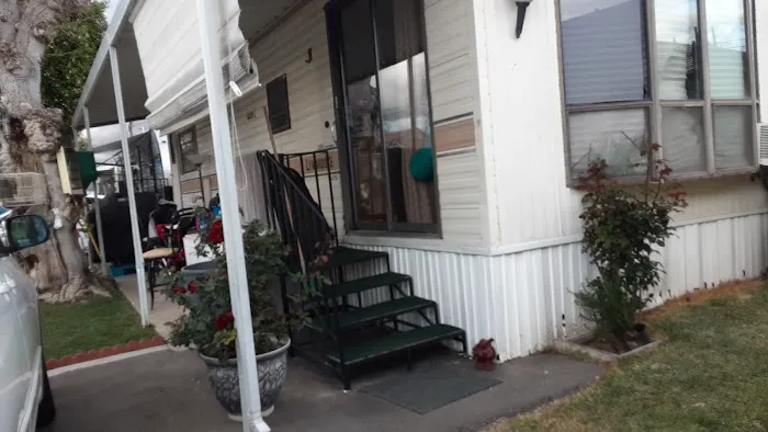 Paradise Travel Trailer Park Picture 2