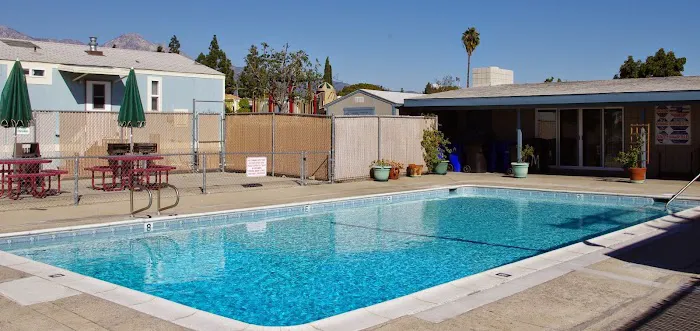 Villa Montclair Mobilehome Park Picture 3