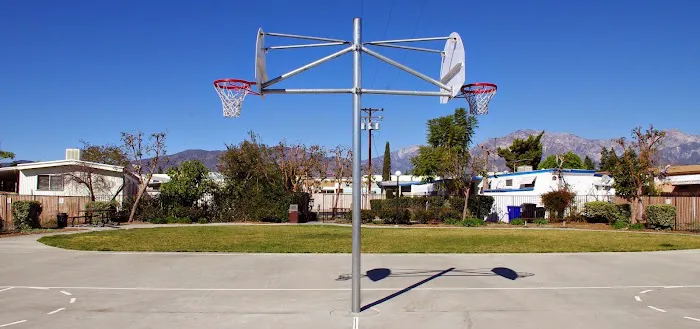 Villa Montclair Mobilehome Park Picture 4