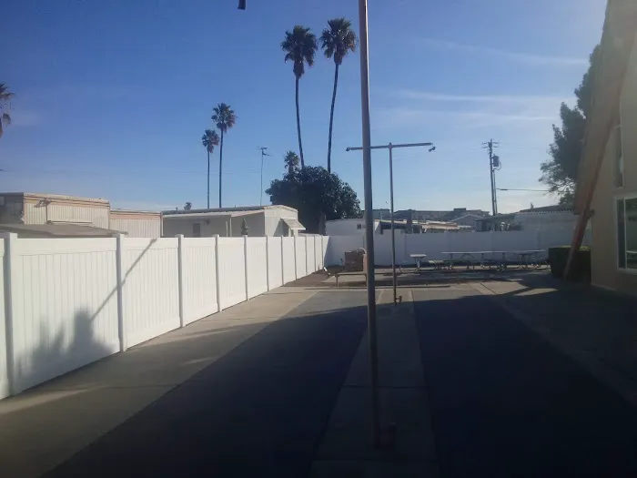 Royal Palms Mobile Home Park Picture 1