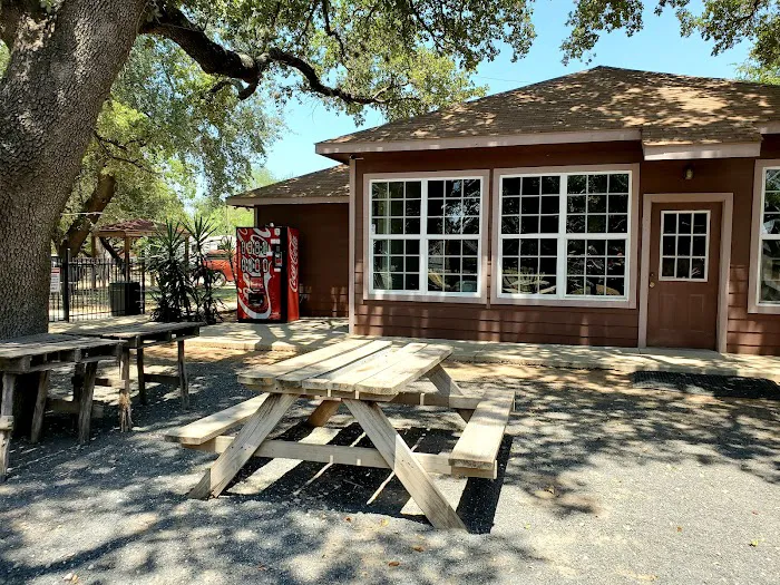 Pearsall RV Park Picture 7