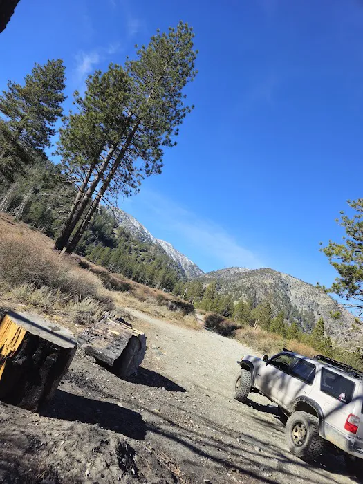 Coldwater Canyon Yellow Post Sites Picture 3