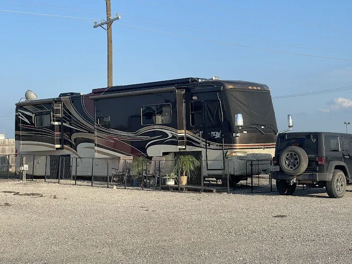 Gone Bananas RV Park Picture 3