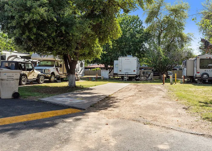 Covered Wagon RV Park Picture 4