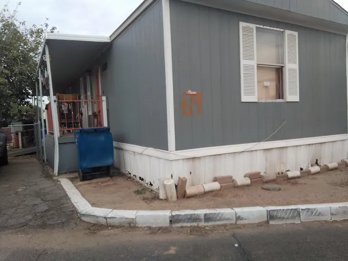 Phoenix West Mobile Home Park Picture 3