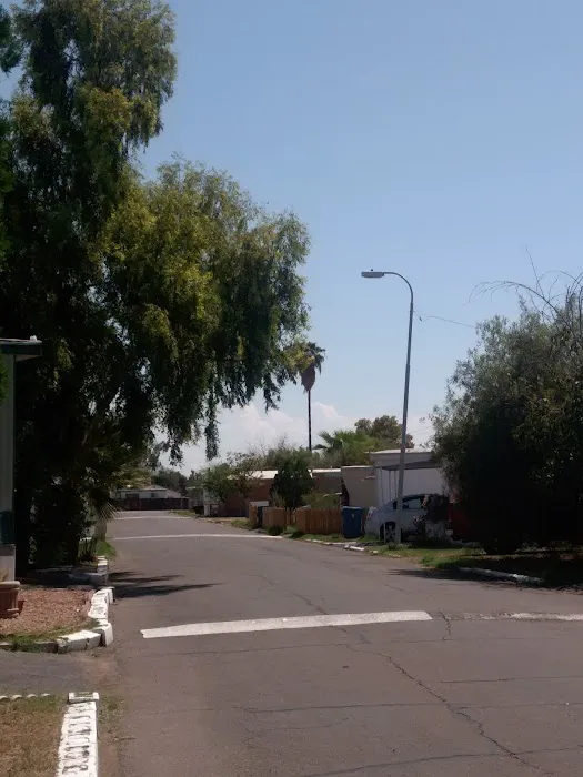 Phoenix West Mobile Home Park Picture 8