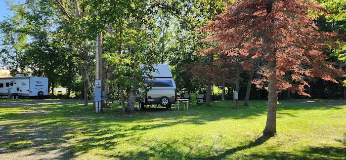 Voyageurs RV Campground and Cabins Picture 4