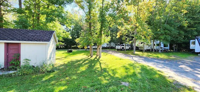 Voyageurs RV Campground and Cabins Picture 6