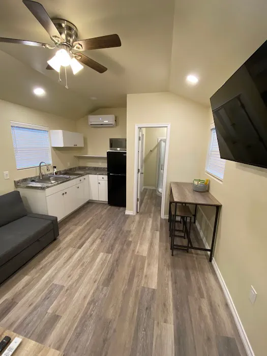 4L RV AND CABINS Picture 7