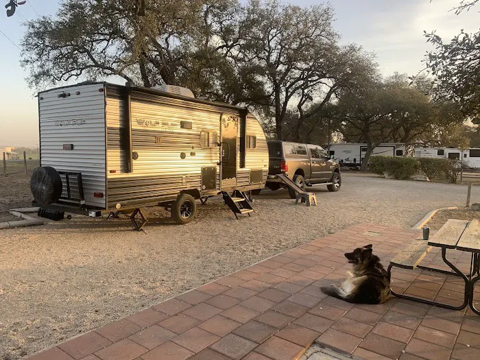 Bending Oaks Ranch RV Resort Picture 3
