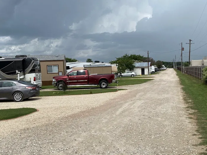 Hill Country RV Park Picture 5