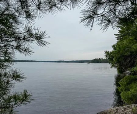 HB Sand Point Island East S16 Houseboat Campsite