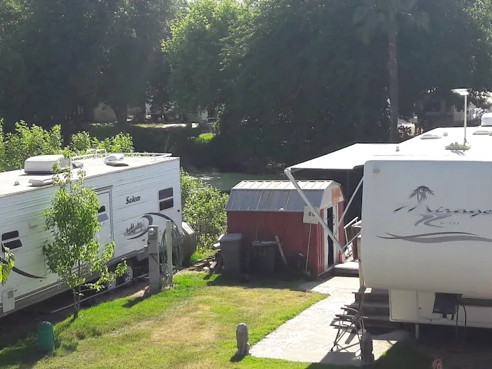 Islander Mobile Home Park Picture 1